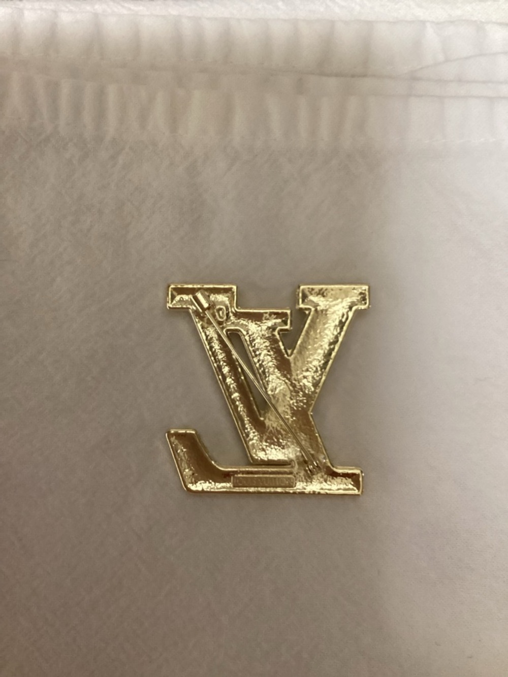 Louis Vuitton Green Enamel & Gold Crystal LV Brooch - Picture 4 of 4